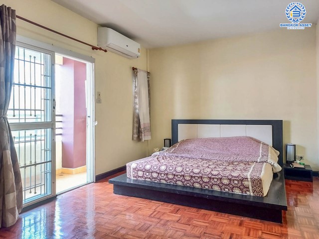 *****ทาวน์เฮ้าส์มือสองย่านนนทบุรี ม.ซื่อตรง บางใหญ่ เฟส2 เนื้อที่กว้าง 23.60 ตร.ว. ฟังก์ชัน 3 ห้องนอน 2 ห้องน้ำ ที่จอดรถ 1คัน ทาวน์เฮ้าส์พื้นที่ใช้สอยเยอะเหมือนบ้านเดี่ยว! ฟรี! เครื่องปรับอากาศ  2 ตัว! บนทำเลแห่งการเดินทางเชื่อมต่อถนนชัยพฤกษ์, ถนนบางบัวทอง-สุพรรณบุรี